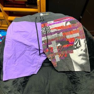Volcom board swim shorts size 38